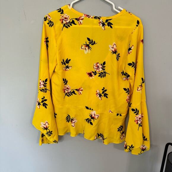 Stella Tweed Yellow Floral Plunging Neckline Top Bell Sleeves Womens Size Medium - Picture 2 of 8